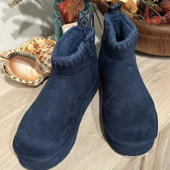NWT Muk Luks Women's Navy Blue Zippered Platform Ankle Boots with Warm Lining - Picture 3 of 7